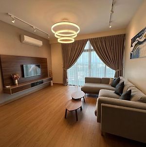 Lily Suite Jb City & Sea View Τζόχορ Μπάχρου Exterior photo