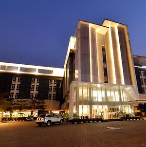 Yasmin Hotel Karawaci Τάνγκερανγκ Exterior photo