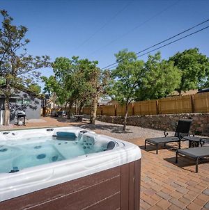 Old Town Stunner With Hot Tub And Fire Pit Βίλα Cottonwood Exterior photo