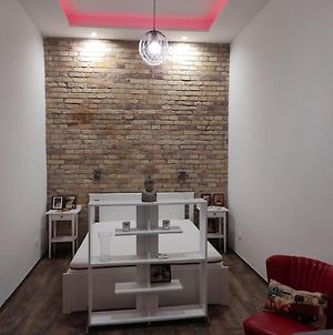 Brick House - Stylish Studio In Central Βουδαπέστη Exterior photo
