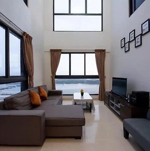 2Br Duplex Highest Level Sea View Face Sg Near Ciq Διαμέρισμα Τζόχορ Μπάχρου Exterior photo