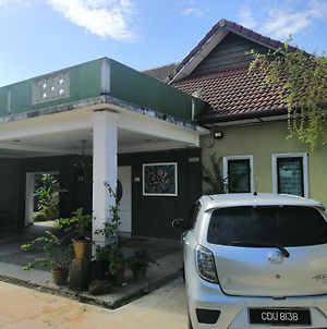 Teratak Tasek Biru Homestay, Sg Buloh, Selangor Rawang Exterior photo