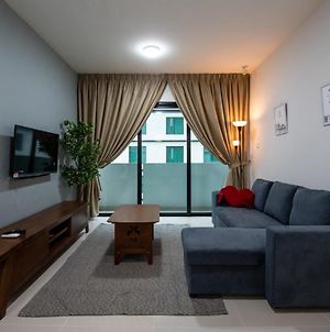 A Comfy & Homely Apt At Suasana Suites Jb Τζόχορ Μπάχρου Exterior photo