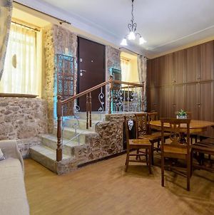 Neo Classical Maisonette With 4 Bedrooms In Psyri Αθήνα Exterior photo