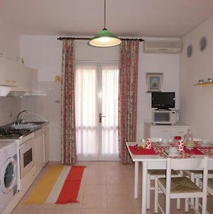 Nice Two-Bedroom Apartment 150 Meters From The Beach Μπιμπιόνε Exterior photo