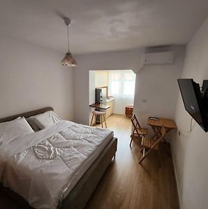 Andi'S Place-Comfy Studio-200M From City Center Τίρανα Exterior photo