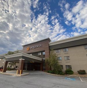 La Quinta Inn & Suites By Wyndham Harrisburg Airport Hershey Exterior photo