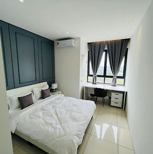 Horizon Suites @Sepang Klia/Klia2 By The Renters Homestay Exterior photo