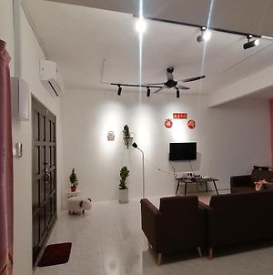 1-12 Pax Newly Refurnished Home With Wifi, Astro Malacca Exterior photo