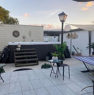 Tiny Place W Private Hot Jacuzzi 7 Min To Miami International Airport Exterior photo