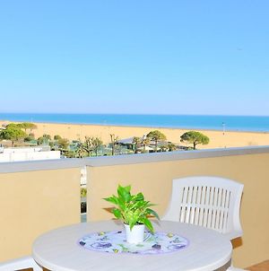 Beautiful Apartment With Terrace And Swimming Pool In Bibione No678 Exterior photo