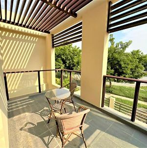 Luxurious 3B Villa with Balcony in Ras Al Khaimah Exterior photo