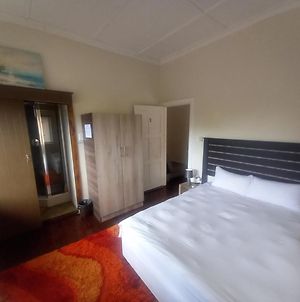 Durban Inn Villa Exterior photo
