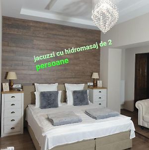 Elegant Rooms - Ultracentral - Jacuzzi Cu Hidromasaj Oradea Exterior photo