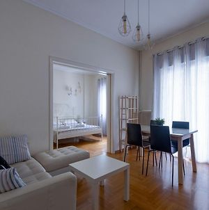 Beautiful 2Bd Apartment Near Historic Center Of Αθήνα Exterior photo