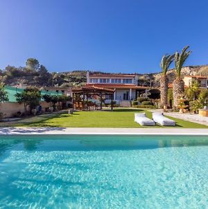 Luxury Garden Villa With Private Pool Φοινικιά Exterior photo