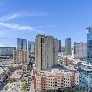 Breathtaking Strip and Formula 1 View MGM Signature suite balcony Λας Βέγκας Exterior photo