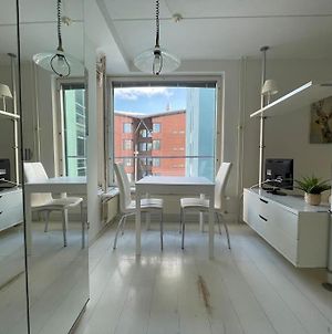 Luminous Studio 15Min To Center With Wifi & Netflix Διαμέρισμα Ελσίνκι Exterior photo