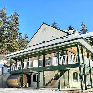 Golden Mountain View Suites With Outdoor Cedar Barrel Sauna! Convenient Self Check-In, Pet & Family Friendly Exterior photo