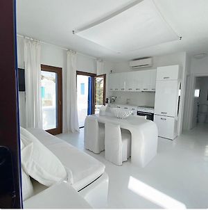 White Luxury Suite With Shared Pool Downtown Mykonos Town Exterior photo