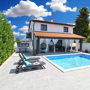 Family Friendly House With A Swimming Pool Galizana, Fazana - 20593 Βίλα Exterior photo