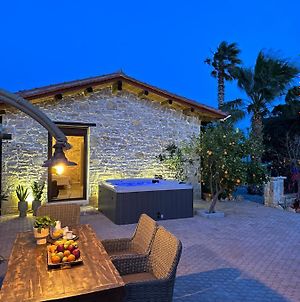 Villa Aspasia With Private Jacuzzi - Oasis Resort Κόκκινος Πύργος Exterior photo