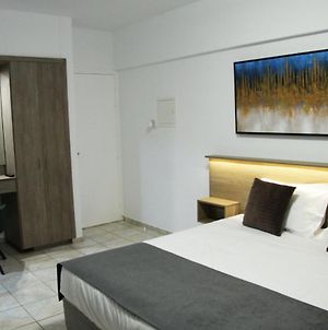 Larnaca Bay Suites Exterior photo
