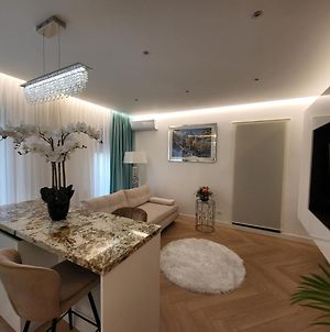 Grozavesti Luxury Apartment With 2 Rooms Βουκουρέστι Exterior photo
