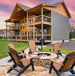 Pet Friendly+ Hot Tub + Fire Pit + Game Room Cosby Exterior photo