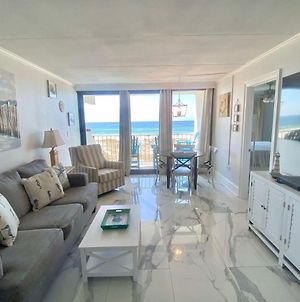 Island Winds East 202 - Beautifully Renovated Beachfront Condo & Steps Away From Hangout & More! Gulf Shores Exterior photo
