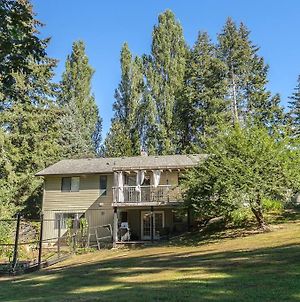 Adorable 2 Bedroom Place With A Country Feel Campbell River Exterior photo