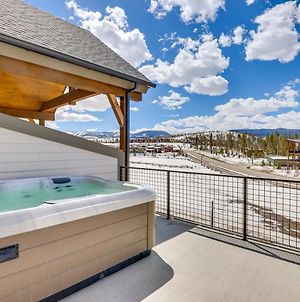 Modern Fraser Townhome With Private Hot Tub And Decks! Exterior photo