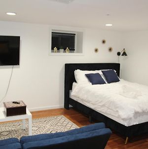 Lovely Private 2 Bedroom Suite Near Ewr/Nyc Νιούαρκ Exterior photo