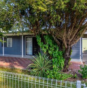 Dog Friendly Holiday House In Bongaree Exterior photo