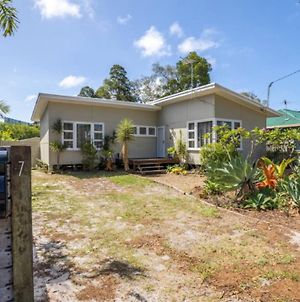 Beach Cottage In Bongaree Exterior photo