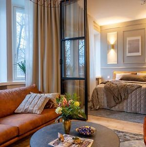 Luxury Getaway - One-Bedroom Suite W Fireplace Ελσίνκι Exterior photo