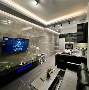 Luxury Black And White Interior Apartments Καλαμάτα Exterior photo