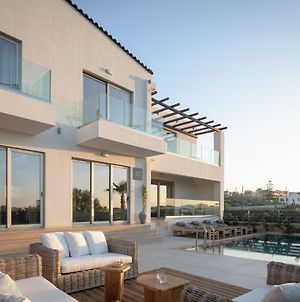 Nos Duos Villa, A Spectacular Beachfront Escape, By Thinkvilla Πάνορμος Exterior photo