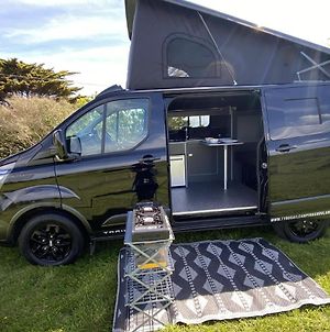 Inviting 2 Bed Camper In Holyhead Βίλα Exterior photo