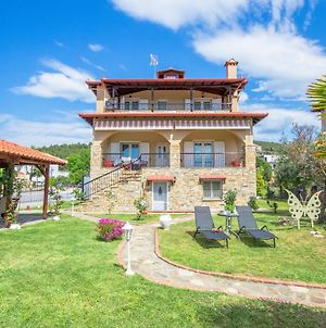 Private 6-Bdrm Villa With Garden 150M To Beach Παράδεισος Exterior photo