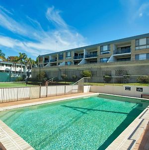 The Dunes Two Bedroom Apartment Overlooking Pool Fingal Bay Exterior photo
