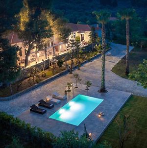 Astarte Villas - The Pine Tree Villa With Pool Μαχαιράδο Exterior photo