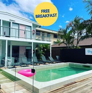 Surf Inn Boutique Backpackers - Free Breakfast Χρυσή Ακτή Exterior photo