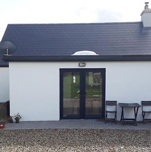 A Bright Modern Bungalow A Mile From The Beach Fenit Exterior photo