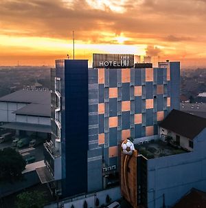 Hotel 88 Bekasi By Wh Exterior photo