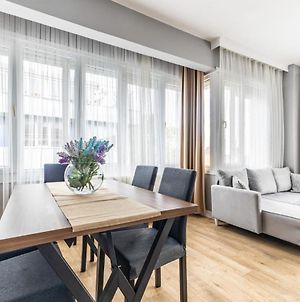 Modern Stylish Cozy Flat In The Heart Of Kadikoy Διαμέρισμα Κωνσταντινούπολη Exterior photo