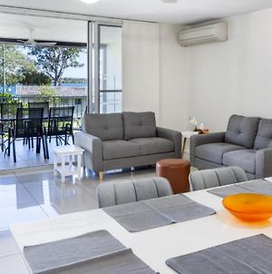 Contemporary Unit With Water Views Βίλα Bongaree Exterior photo