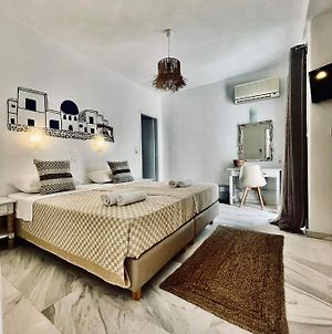 Athina Rooms - Lounge Apartments Παροικιά Exterior photo