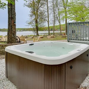Lakefront Tobyhanna Cottage With Private Hot Tub! Exterior photo