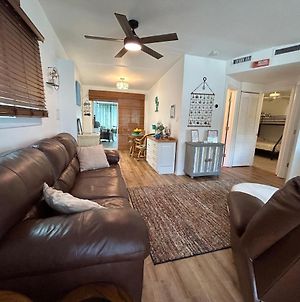 Paradise Place Play Mspacman, Pingpong, Or Go 4Miles To Beaches, House Has A Car Port, Grill, 3 Tv'S, Board Games, Queen Size Sofa Sleeper And Fold Out Mattress To Sleep Up To 10, Pet Friendly Largo Exterior photo